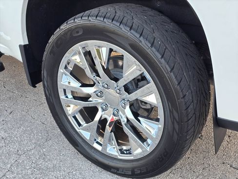 Used 2022 Chevrolet Silverado 1500 LTZ w/ LTZ Premium Package AWD/4WD image 15