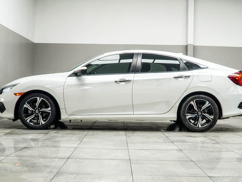 Used 2018 Honda Civic Touring image 9