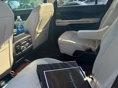 Used 2019 Ford Expedition Platinum RWD image 9