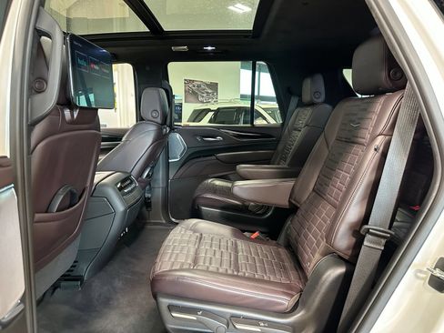 Used 2023 Cadillac Escalade V AWD/4WD image 41