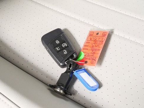 Certified 2023 Volkswagen Tiguan SE image 37