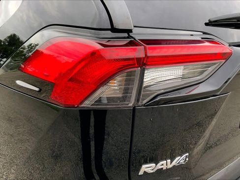 Used 2021 Toyota RAV4 LE FWD image 28