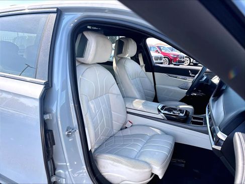 Used 2023 BMW i7 xDrive60 AWD/4WD image 29