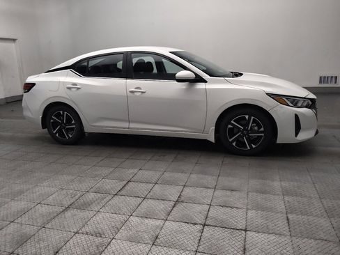 Used 2025 Nissan Sentra SV w/ All-Weather Package FWD image 11