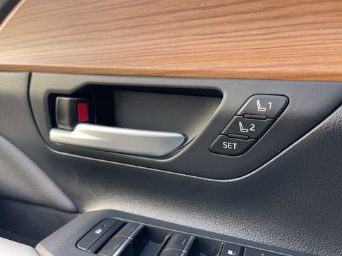 Used 2025 Toyota Grand Highlander AWD image 19