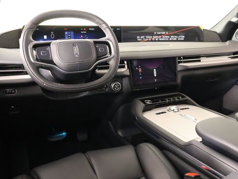 New 2026 Lincoln Navigator Reserve AWD/4WD image 2