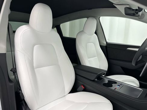 Used 2023 Tesla Model Y Long Range image 19