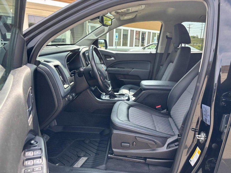 Used 2022 Chevrolet Colorado Z71 w/ Z71 Midnight Edition AWD/4WD image 9