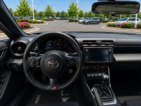Used 2022 Toyota GR86 RWD image 16