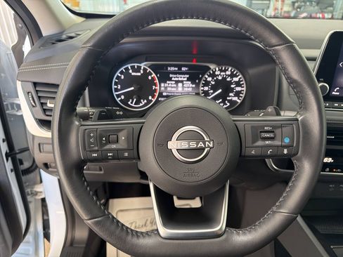 Used 2024 Nissan Rogue SV w/ SV Premium Package AWD/4WD image 16