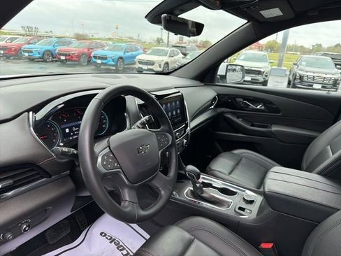 Used 2023 Chevrolet Traverse RS image 6