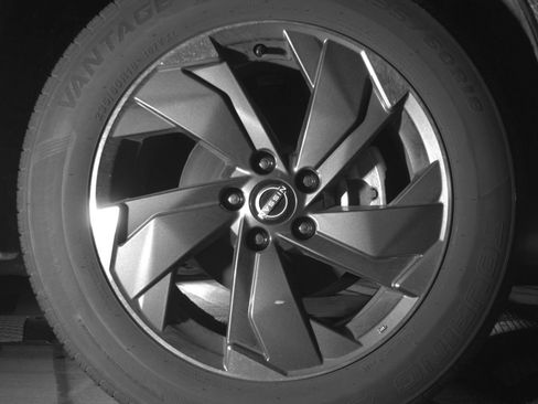 Used 2025 Nissan Rogue SV FWD image 16