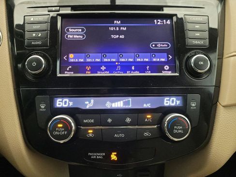 Used 2018 Nissan Rogue SV w/ Premium Package AWD/4WD image 25