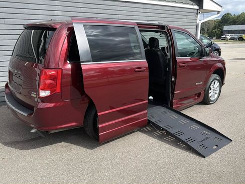 Used 2019 Dodge Grand Caravan SXT FWD image 6