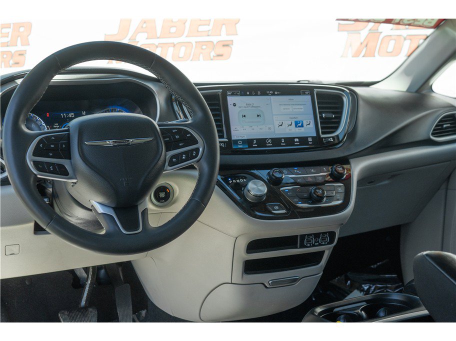 Used 2023 Chrysler Pacifica Touring-L FWD image 33