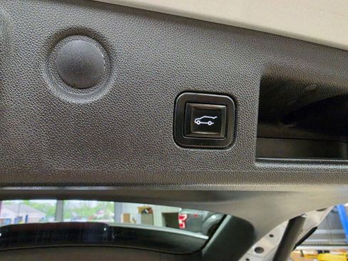 Used 2021 Chevrolet Equinox Premier w/ LPO, Floor Liner Package AWD/4WD image 21