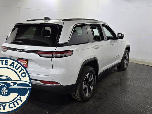 Used 2022 Jeep Grand Cherokee Limited 4xe image 7