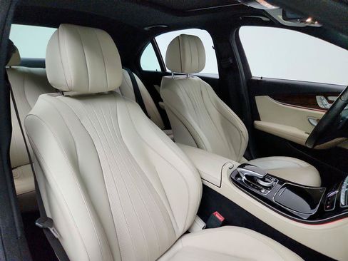 Used 2017 Mercedes-Benz E 300 4MATIC image 28