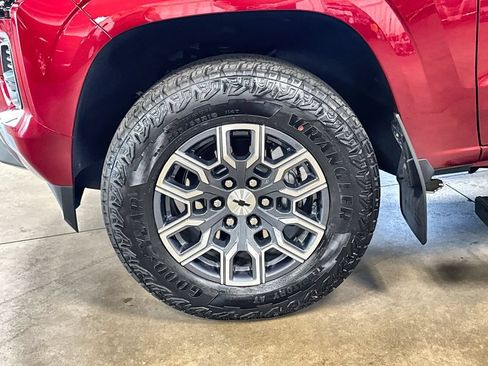 Used 2026 Chevrolet Colorado Z71 w/ Technology Package AWD/4WD image 31