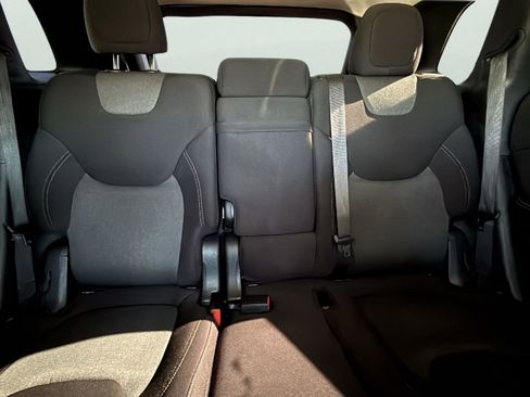 Used 2018 Jeep Cherokee Latitude FWD image 4