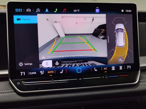 Used 2025 Volkswagen Tiguan SE image 18