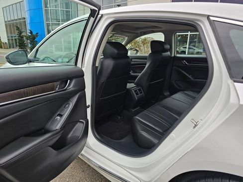 Used 2020 Honda Accord Touring image 12