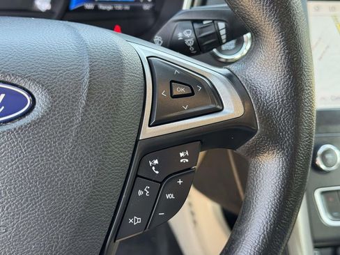 Used 2019 Ford Fusion SE image 12