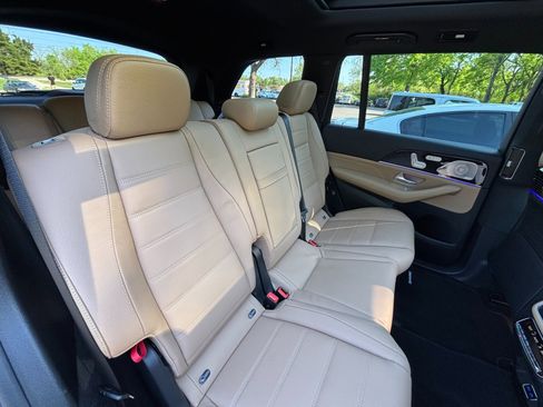 Used 2024 Mercedes-Benz GLS 580 4MATIC image 23