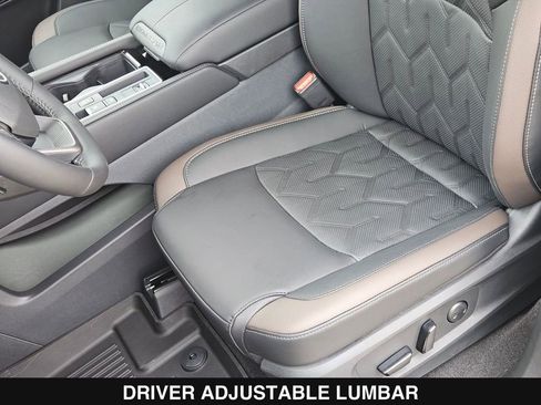 New 2026 Nissan Pathfinder Platinum FWD image 16