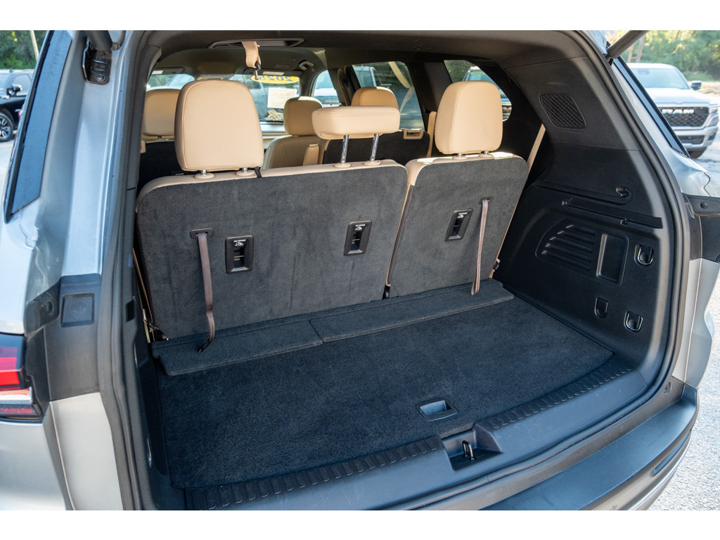 Used 2025 Buick Enclave Preferred FWD image 34