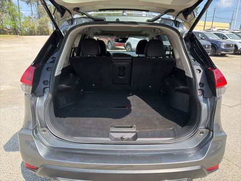 Used 2018 Nissan Rogue SL w/ Premium Package image 12