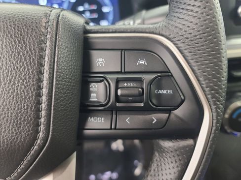 Used 2025 Toyota Tacoma TRD Off-Road image 32