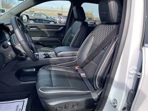 Used 2025 GMC Acadia Denali w/ LPO, Floor Liner Package AWD/4WD image 11