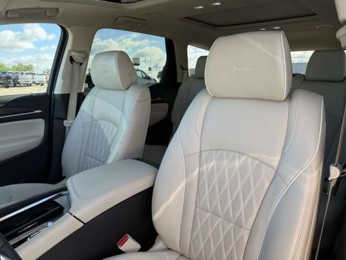 Used 2023 Buick Enclave Avenir w/ Avenir Technology Package AWD/4WD image 15