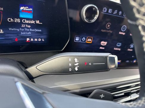 Used 2025 Chevrolet Traverse LT image 17