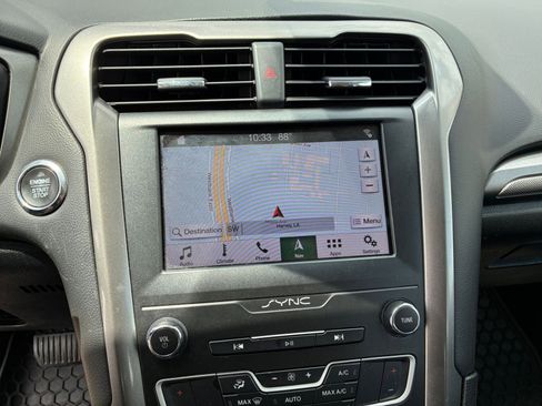 Used 2019 Ford Fusion SE FWD image 16