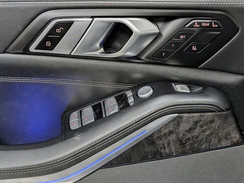 Used 2023 BMW X7 xDrive40i w/ Premium Package image 14