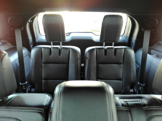 Used 2016 Ford Explorer Limited w/ Equipment Group 303A AWD/4WD image 32