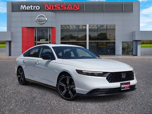 Used 2023 Honda Accord Sport image 1