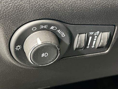 Used 2022 Jeep Compass Latitude image 10