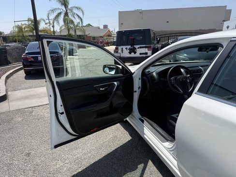 Used 2015 Nissan Altima 2.5 SV FWD image 4