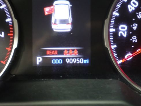 Used 2021 Toyota RAV4 LE AWD/4WD image 35