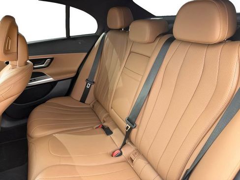 Used 2025 Mercedes-Benz E 350 4MATIC Sedan image 16