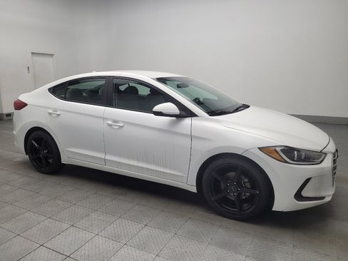 Used 2017 Hyundai Elantra SE image 11