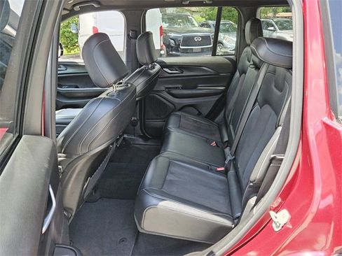 Used 2023 Jeep Grand Cherokee Altitude image 6