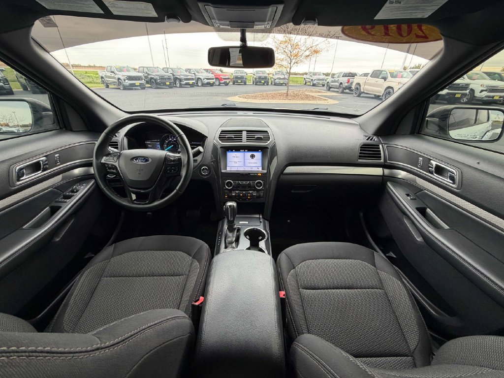Used 2019 Ford Explorer XLT w/ Equipment Group 201A AWD/4WD image 29