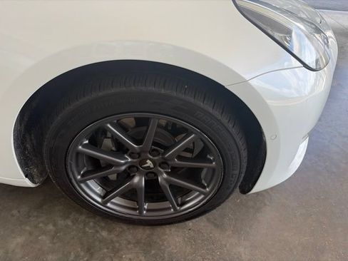 Used 2018 Tesla Model 3 RWD image 5