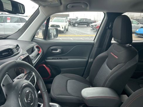 Used 2023 Jeep Renegade Trailhawk image 9