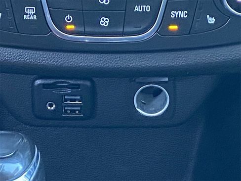 Used 2020 Chevrolet Traverse LT w/ LT Premium Package image 30