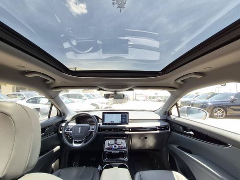 Used 2022 Lincoln Nautilus Reserve FWD image 23